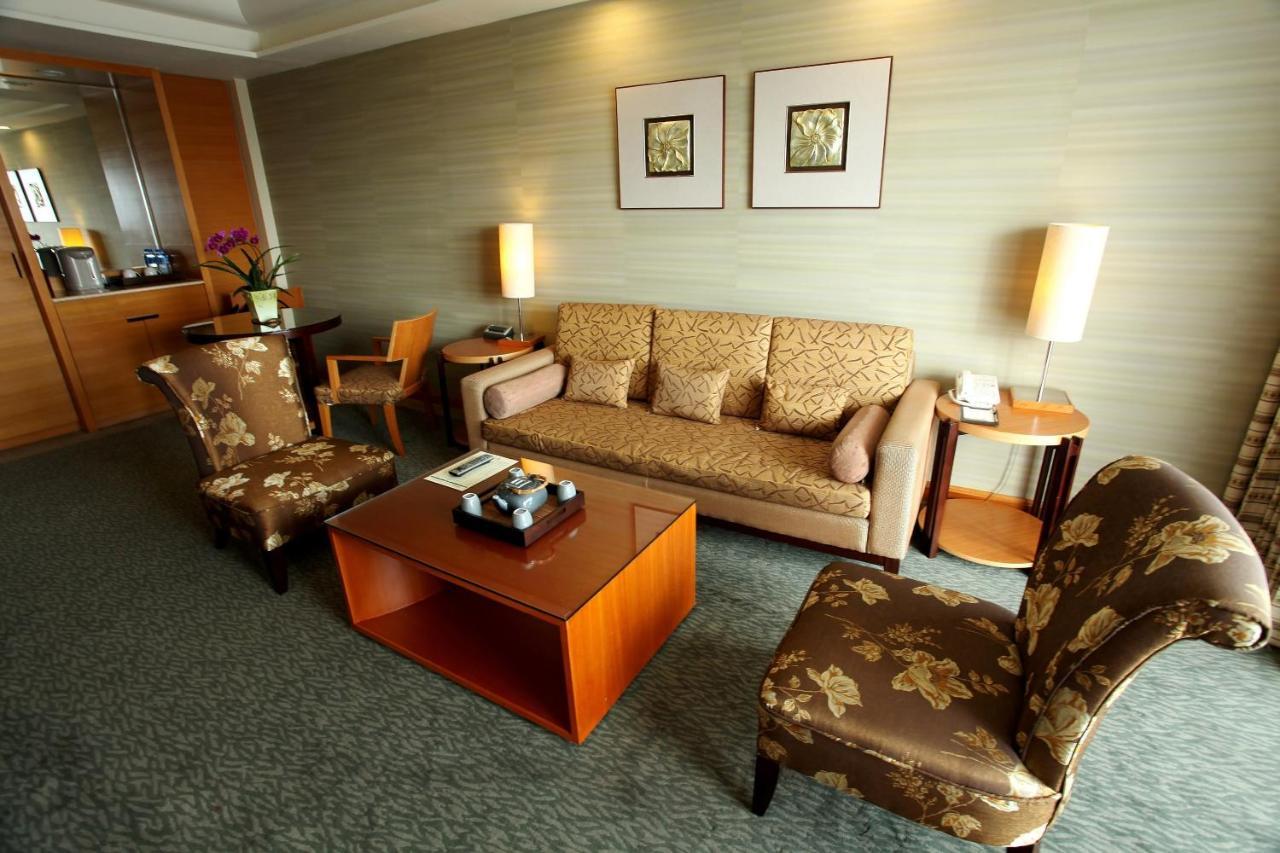 Nice Prince Hotel Chiayi City Exterior photo A living room in a suite
