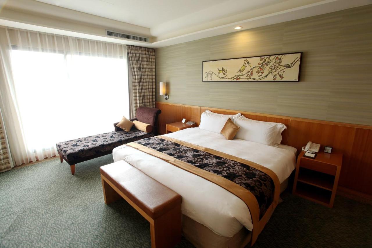 Nice Prince Hotel Chiayi City Exterior photo Deluxe Room
