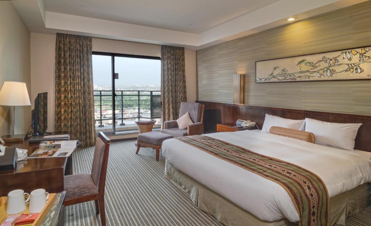 Nice Prince Hotel Chiayi City Exterior photo Deluxe Room