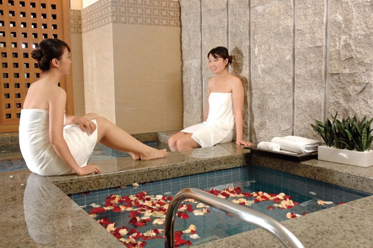 Nice Prince Hotel Chiayi City Exterior photo A foot bath