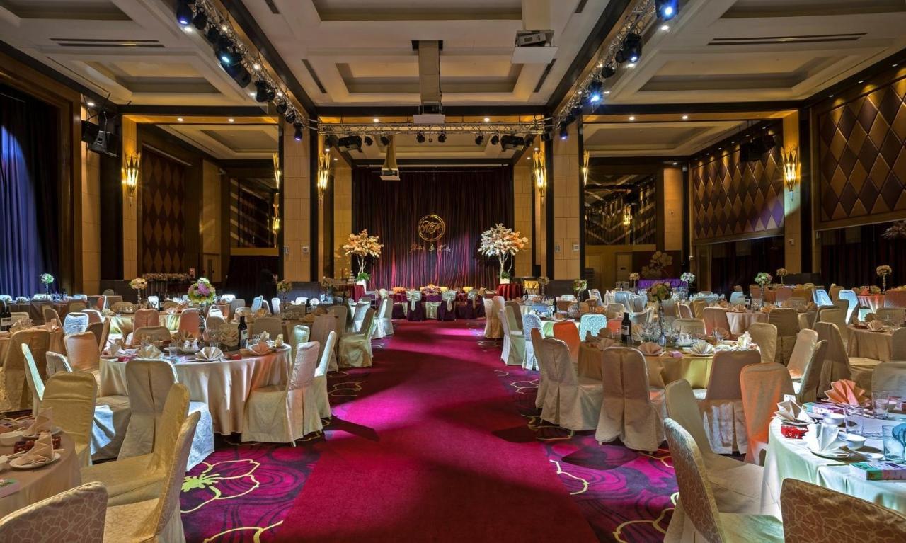 Nice Prince Hotel Chiayi City Exterior photo The ballroom of the hotel
