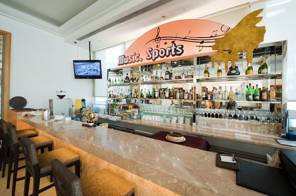 Nice Prince Hotel Chiayi City Exterior photo Music Sports Bar