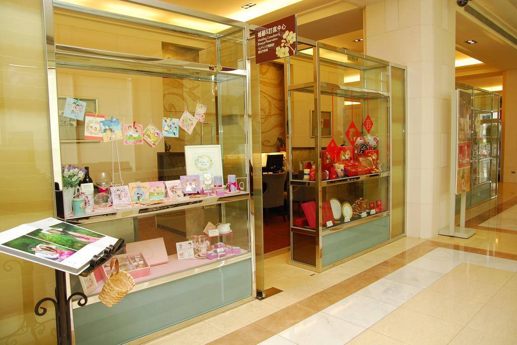Nice Prince Hotel Chiayi City Exterior photo A store in the lobby of the hotel