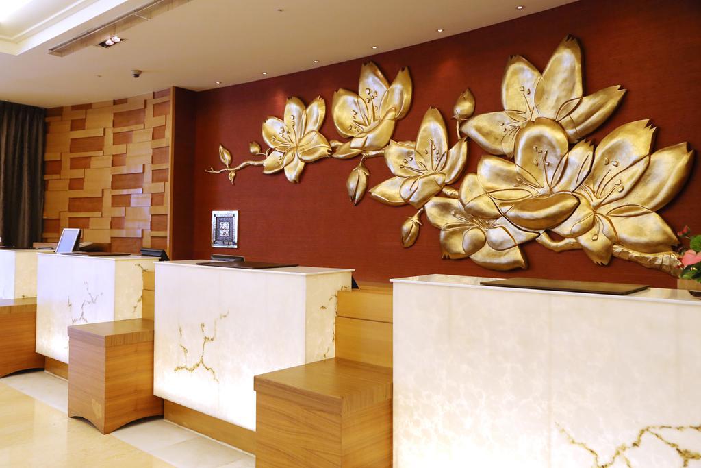Nice Prince Hotel Chiayi City Exterior photo The lobby of the hotel
