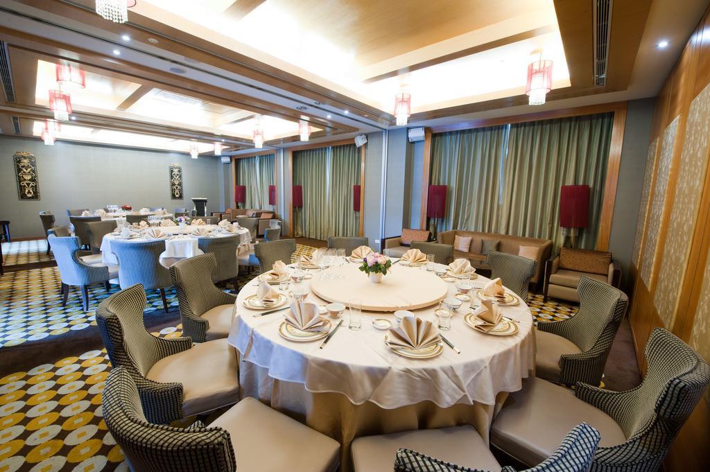 Nice Prince Hotel Chiayi City Exterior photo Private dining room