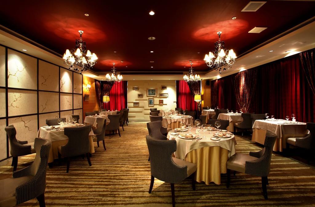 Nice Prince Hotel Chiayi City Exterior photo The interior of the restaurant