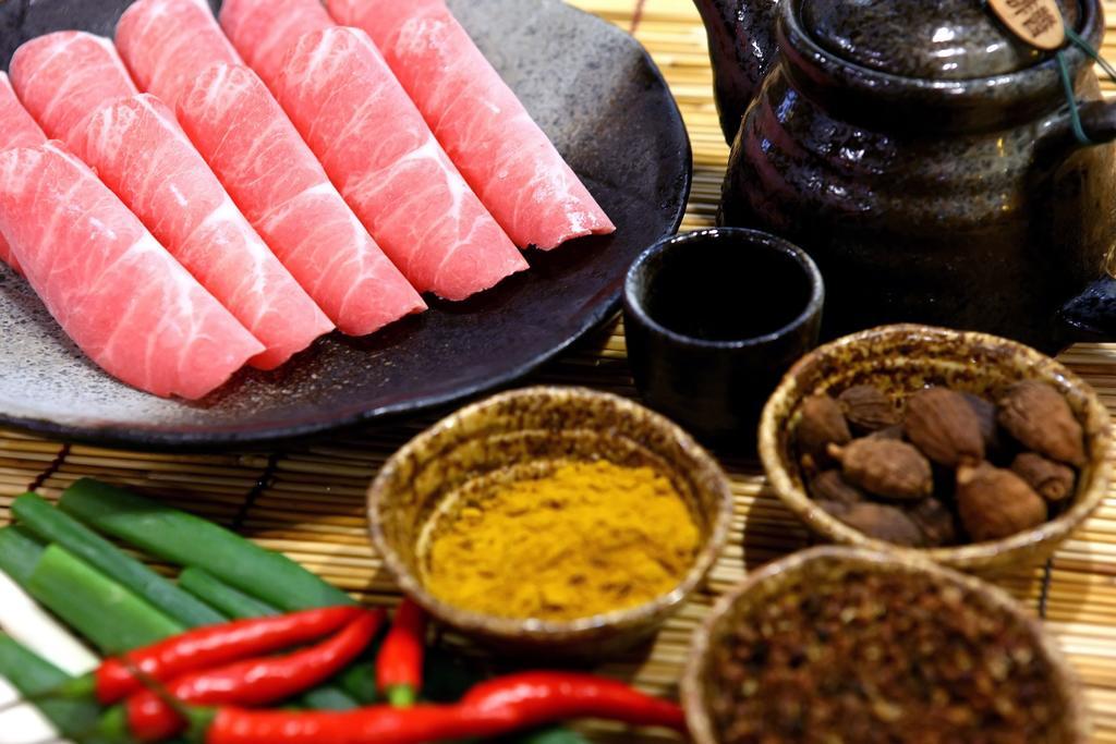 Nice Prince Hotel Chiayi City Exterior photo Ingredients for Thai cuisine
