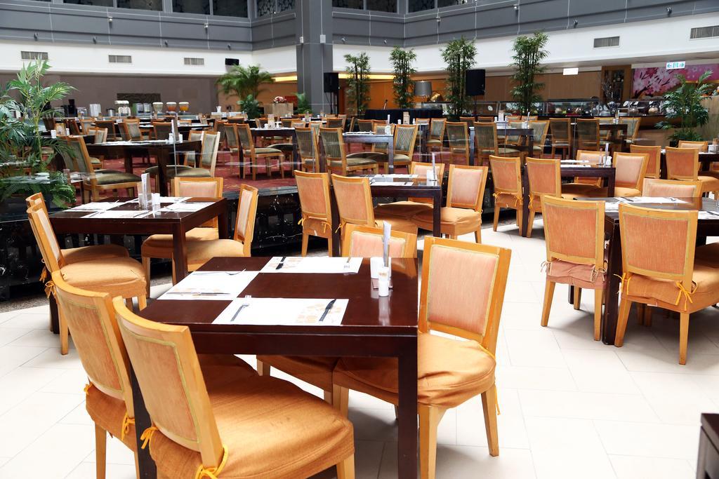Nice Prince Hotel Chiayi City Exterior photo The interior of the restaurant
