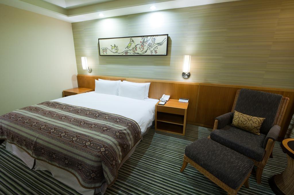 Nice Prince Hotel Chiayi City Exterior photo A room at the hotel