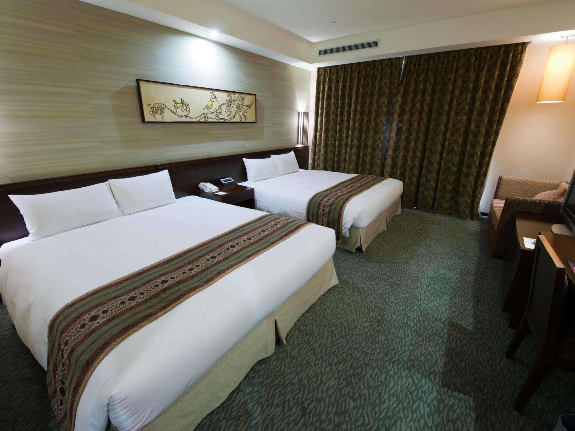 Nice Prince Hotel Chiayi City Exterior photo Deluxe room
