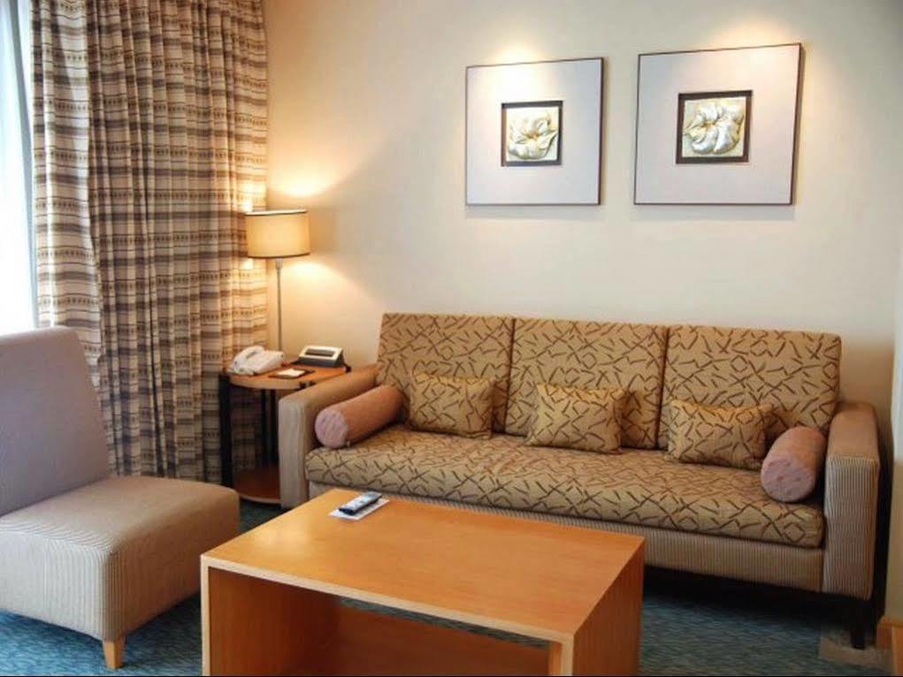 Nice Prince Hotel Chiayi City Exterior photo A living room